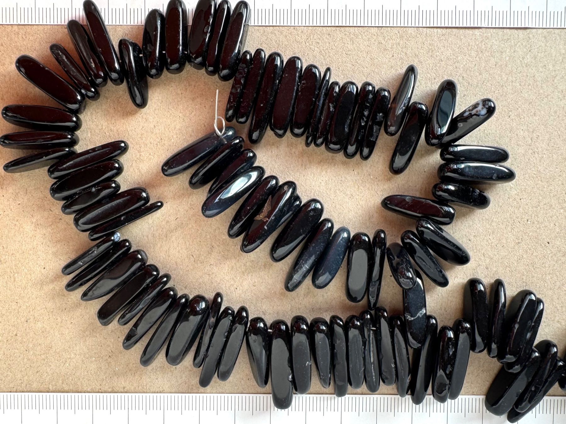 Catenine: schwarzer Obsidian   vulkan.   Strang   wild - schön - top – Nuovo e nell'imballaggio originale da Leuggern venduto da gemshow 2