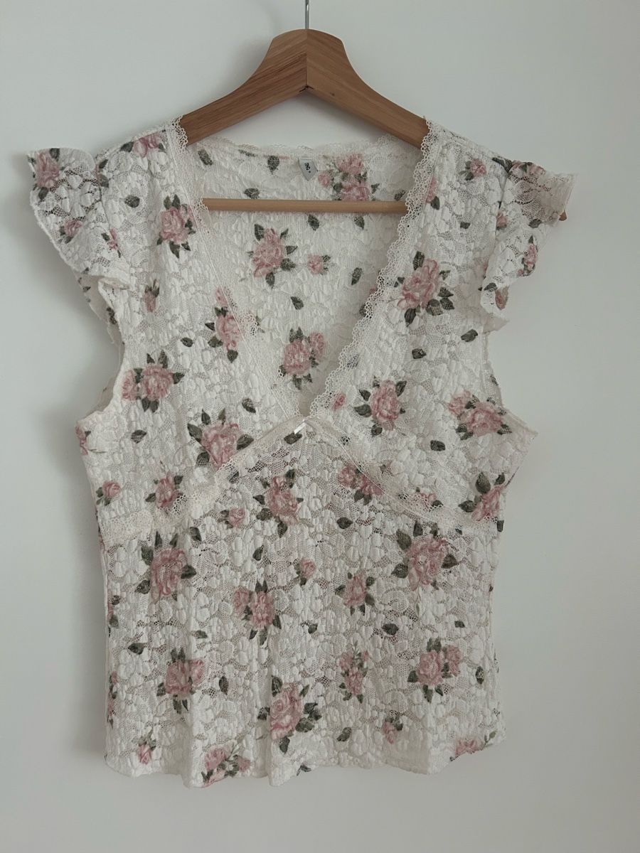 Only Top: 2 Damen Tops mit Blumenmuster Spitze  – Usato da Zürich venduto da AlBerisha 1