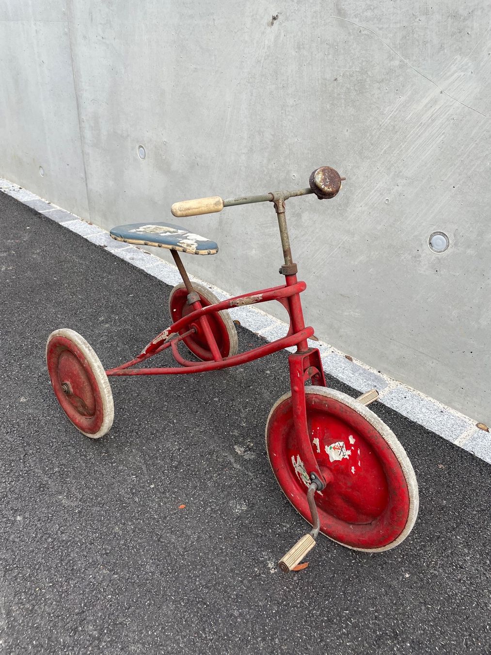 Veicoli per bambini: schönes altes Dreirad – Usato da Neunkirch venduto da autoscooter57 1
