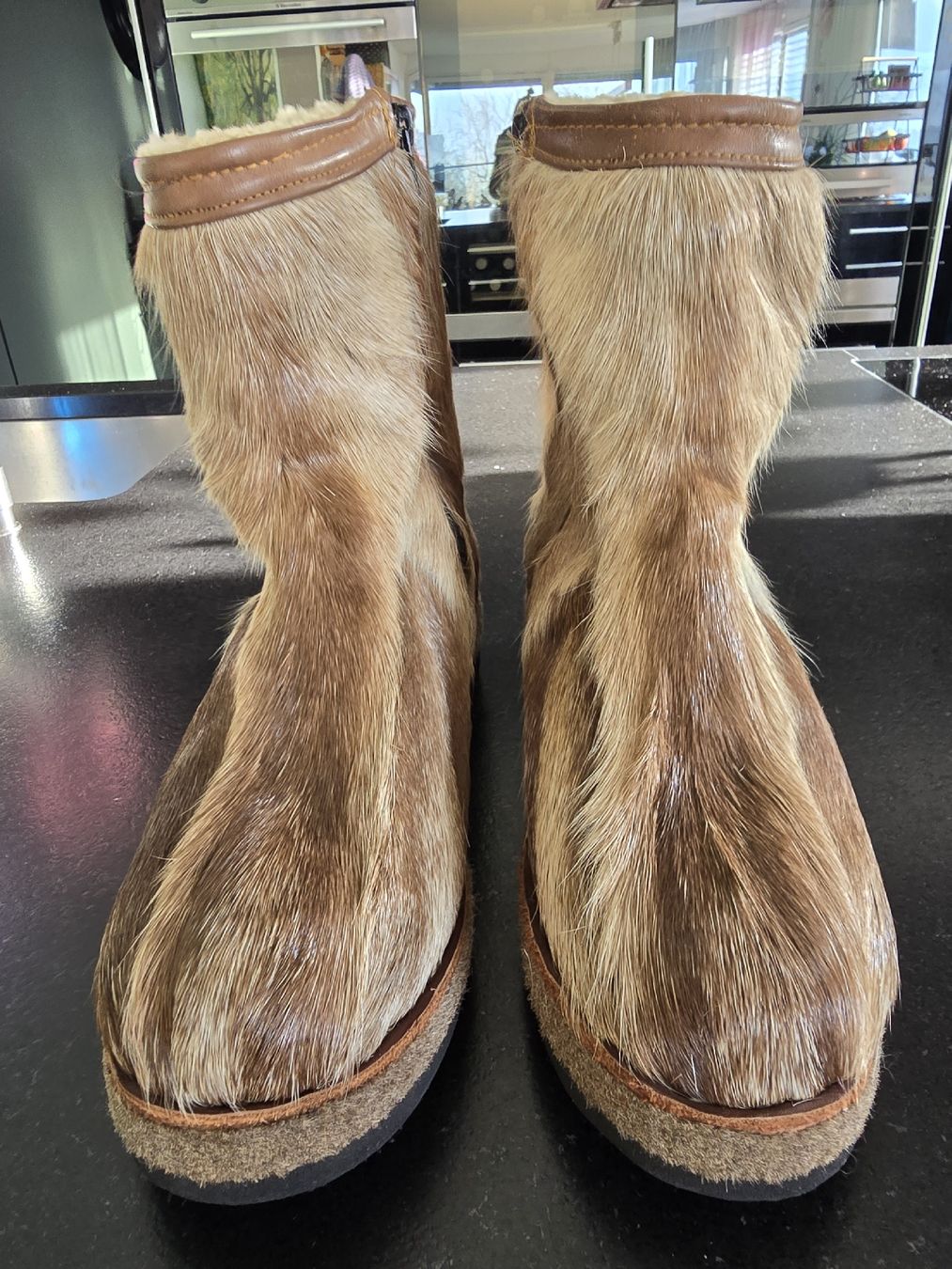 Scarpe da donna: Warme Winterstiefel mit Echtfell-Elch,  Grösse: 41 - NEU – Nuovo e nell'imballaggio originale da St. Gallen venduto da charly92 1