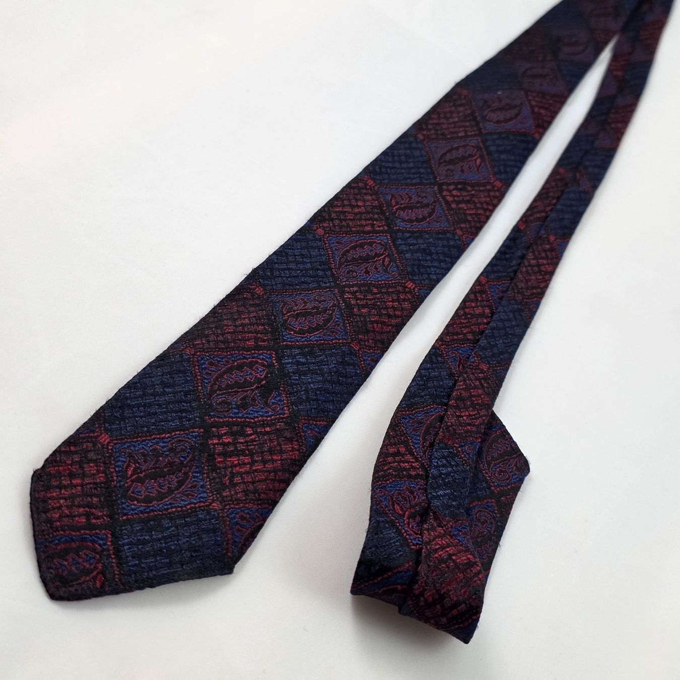 Cravatte: Vintage Seidenkrawatte Bordeaux Blau – Usato da Wald ZH venduto da Martin79