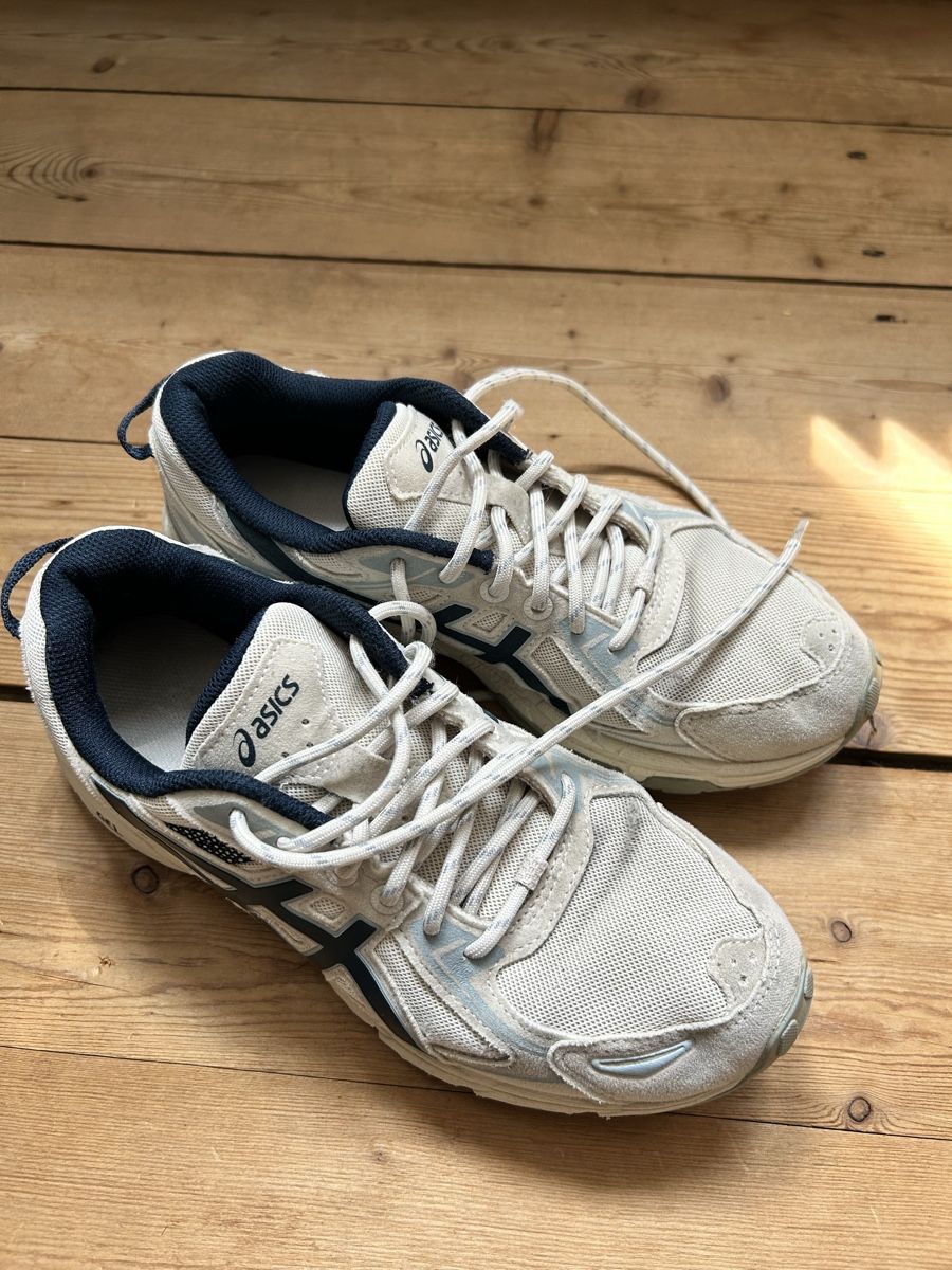 Asics Damenschuhe: Asics gr 38💜 – Gebraucht aus Basel von Nicetohave13