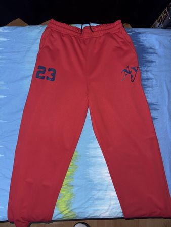 Pantalon de jogging rouge motif 23 NY état comme neuf