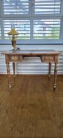 Bureau ancien en bois massif avec plateau cuir, 2 tiroirs...