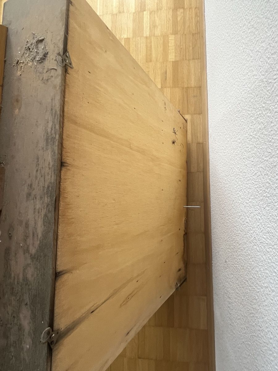 Vetrine: Rustikaler Hängeschrank vintage holz – Usato da Zürich venduto da Vomi63 2
