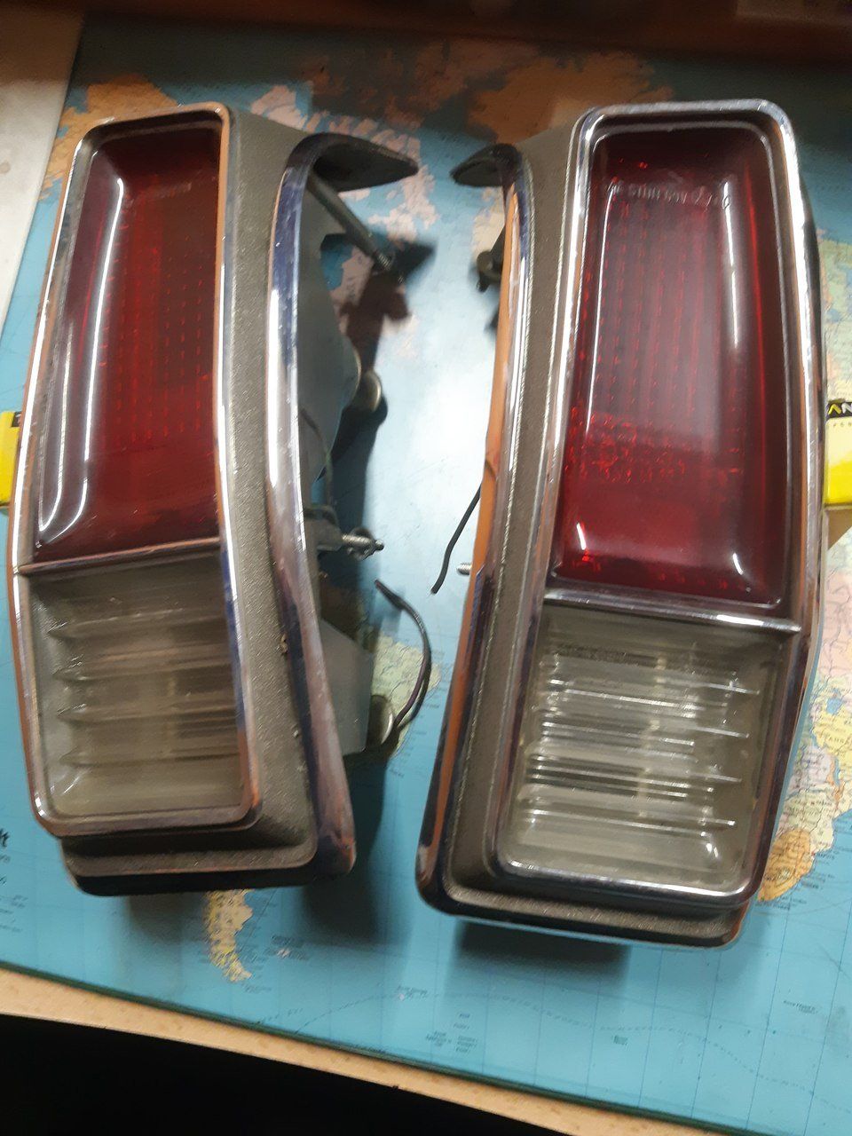 Alle Autoersatzteile: 1969 Valiant Hecklampen Tail Lights – Gebraucht aus Niedergösgen von usc_8qc6