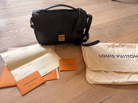 Louis Vuitton Pochette Metis schwarz