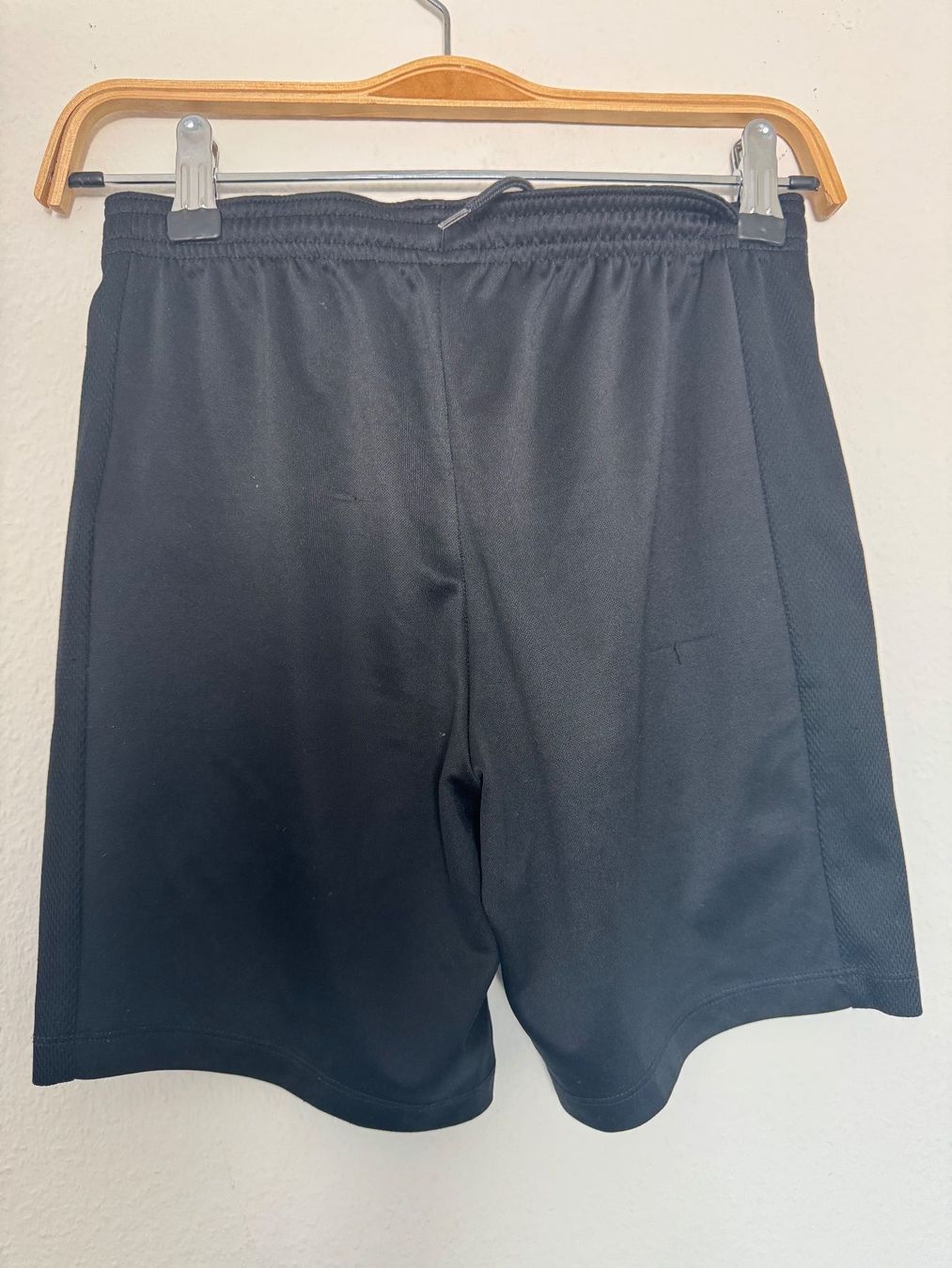 Nike Lotti & Set di vestiti: Ensemble Short+Tshirt Sport noir – Usato da Chatelaine venduto da lae_7h8n 1