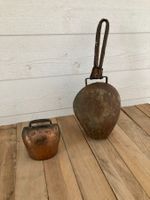 2 anciennes cloches pour animaux