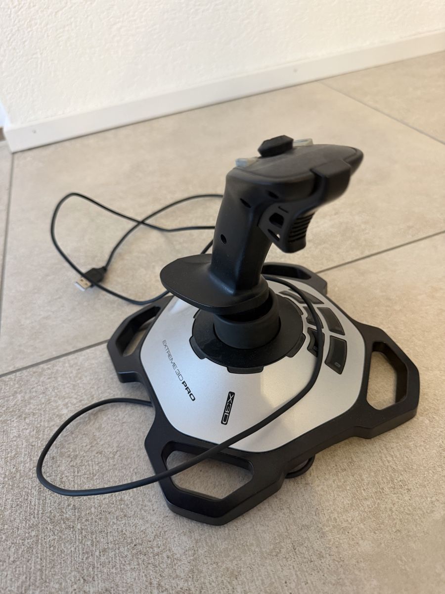 Logitech Controller: Joystick Logitech Extreme 3D Pro USB pour PC  – Usato da Courtételle venduto da Fiacuzzo 2