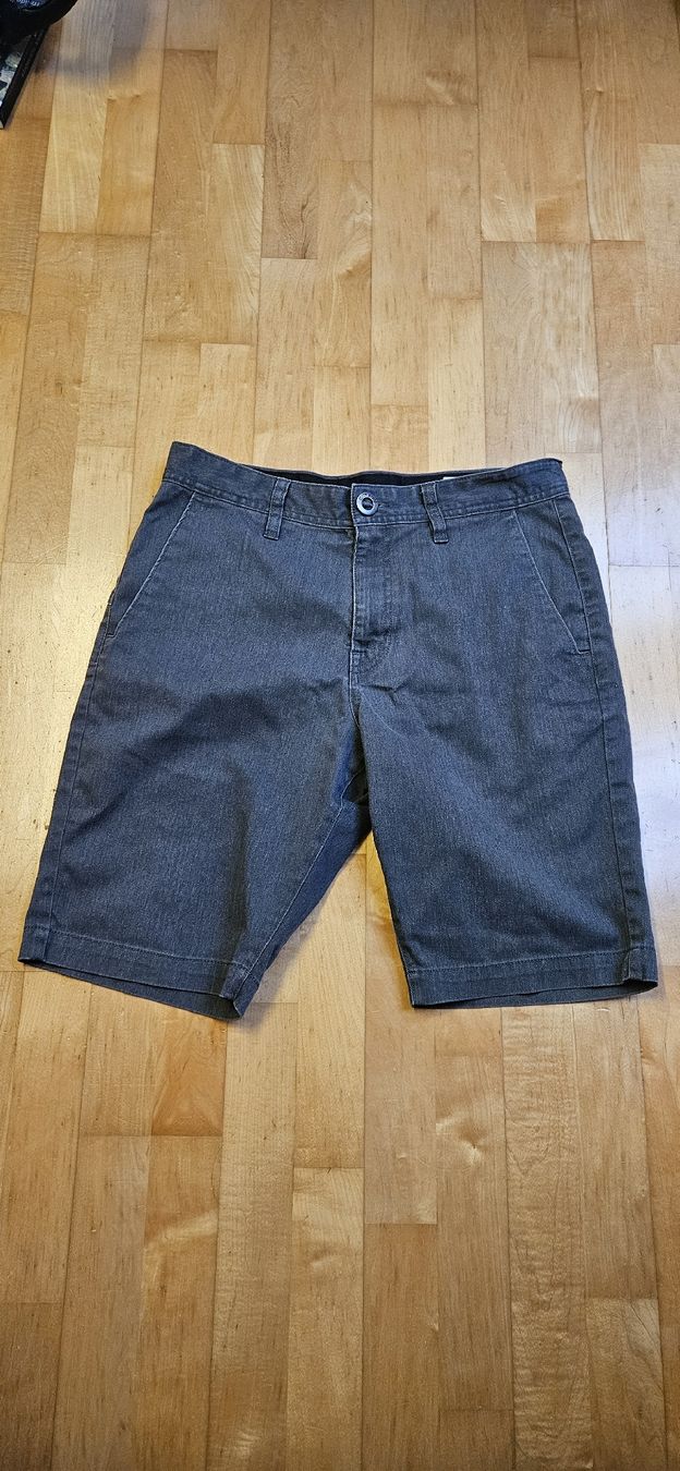 Volcom Pantaloni: Kurze Hose Volcom in grau – Usato da Münchwilen AG venduto da tim.luethy