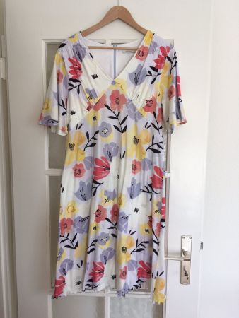 Schönes Sommerkleid mit Blumenmuster, hessnatur, Gr. 42