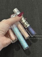 4 liquid eyeshadows