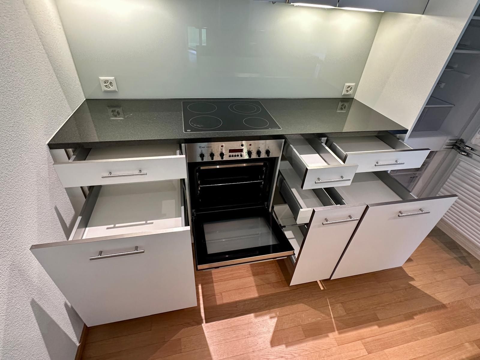 V-Zug Cucine complete: Küche mit Geräten und Granitabdeckung gebraucht – Usato da Pfäffikon SZ venduto da Brocki-21 2