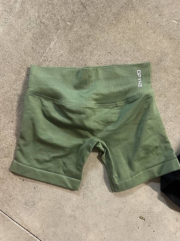 Leggings: DFYNE Gym Hosen – Usato da Basel venduto da pau_s6pv 1