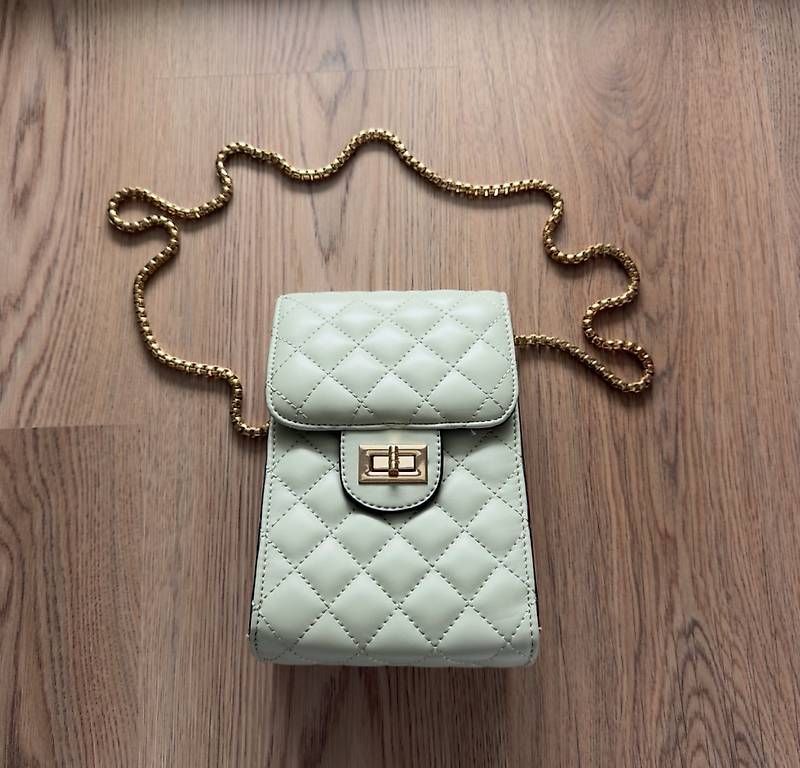 Taschen für Damen: QUILTED MINT SHOULDER BAG – Gebraucht aus Amriswil von deli20 1
