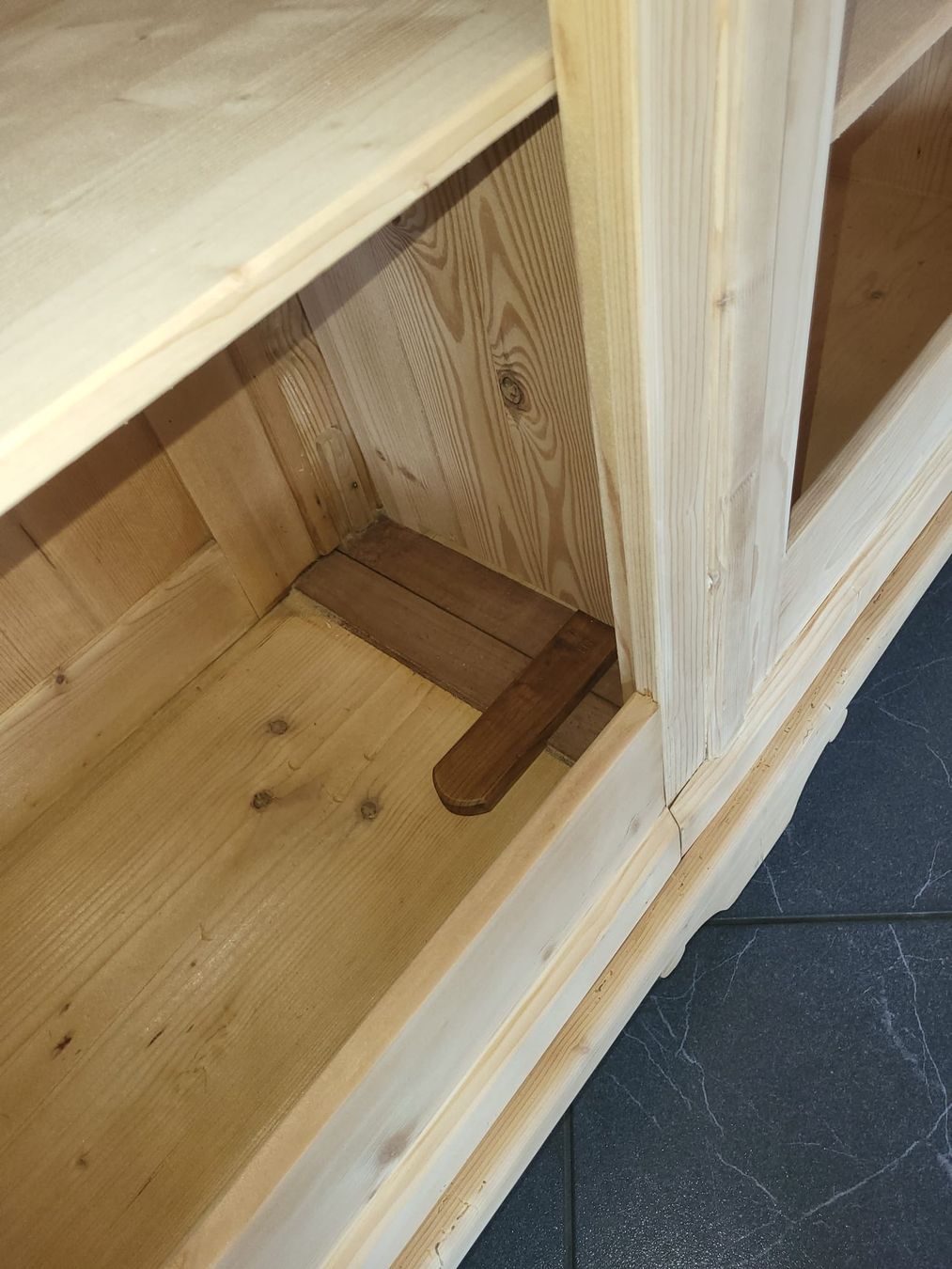 Armoires: Wunderschöner antiker Schrank restauriert – D'occasion à Hofstetten SO par famburgert 6