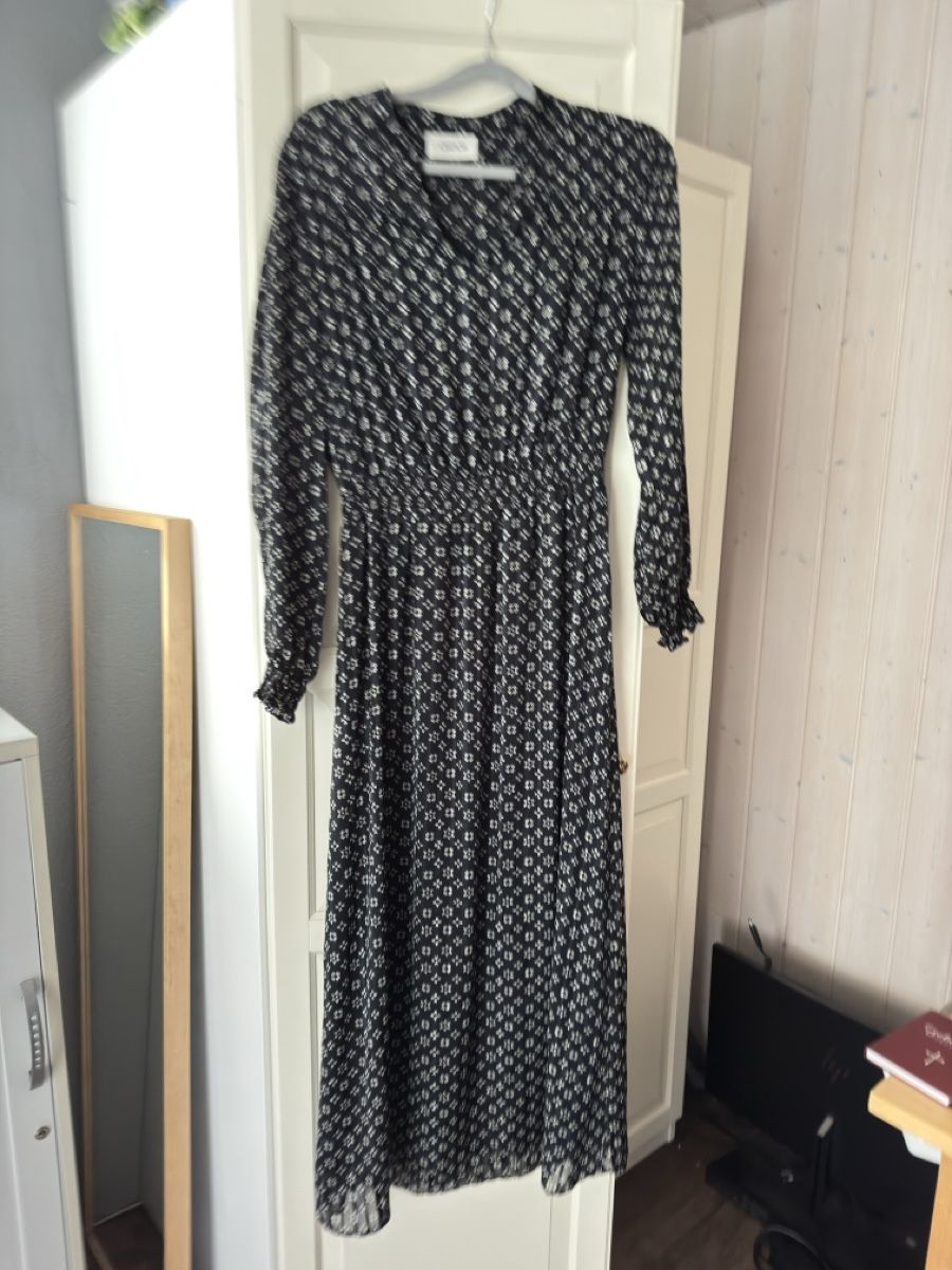 Kleider: Festliches Kleid – Neu (gemäss Beschreibung) aus Muotathal von mar_9j7g