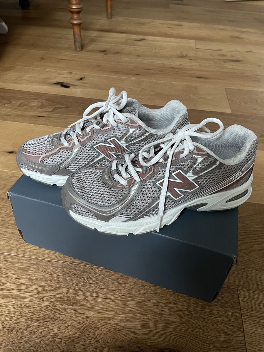 New Balance Chaussures femmes: New Balance Sneaker, Gr. 37.5 – D'occasion à Flims Dorf par lsc_5zs2