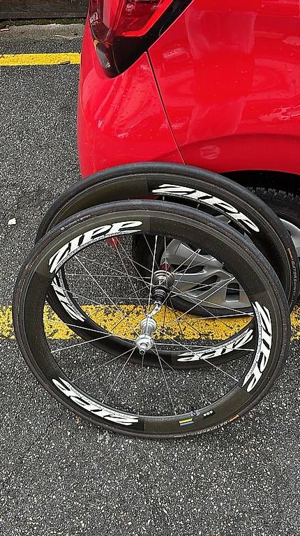 Zipp Pneus & Kompletträder: Roues ZIPP 404 - 100% carbon, très peu utilisées – Gebraucht aus Lausanne von ivo_n56h