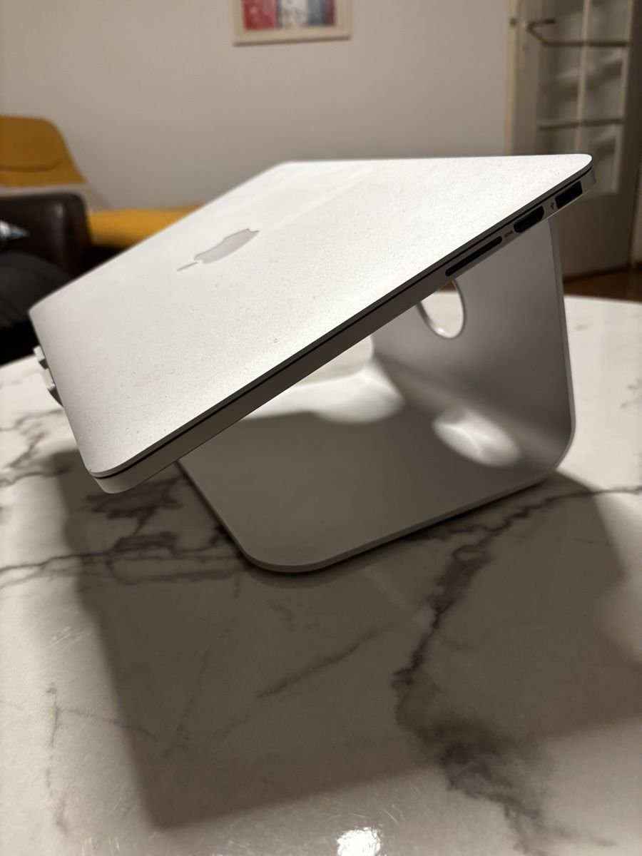 Racks & Supports: Laptop Ständer Metal  – D'occasion à Basel par enotheking