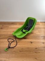 Kinderschlitten grün mit Zugseil gebraucht