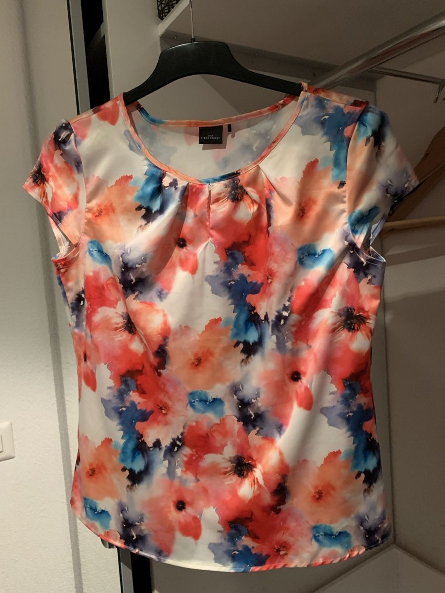 Blusen: Schöne elegante Damenbluse Grösse M – Gebraucht aus Ostermundigen von des_t9vv 2