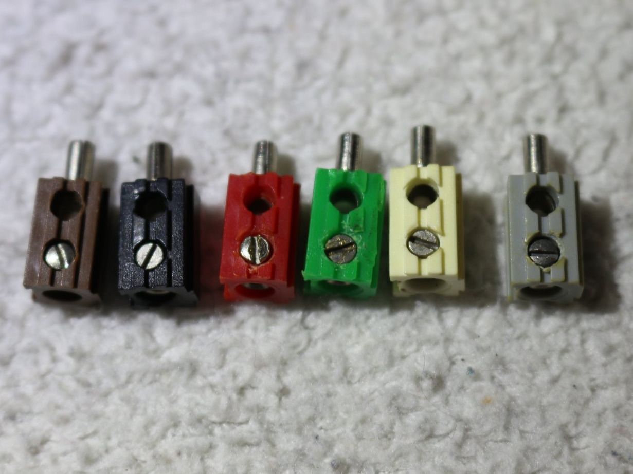 Modelleisenbahnen: H0 Steckers mit Querloch - Set mit 25 Stk. spezielle Version – Gebraucht aus Roveredo GR von