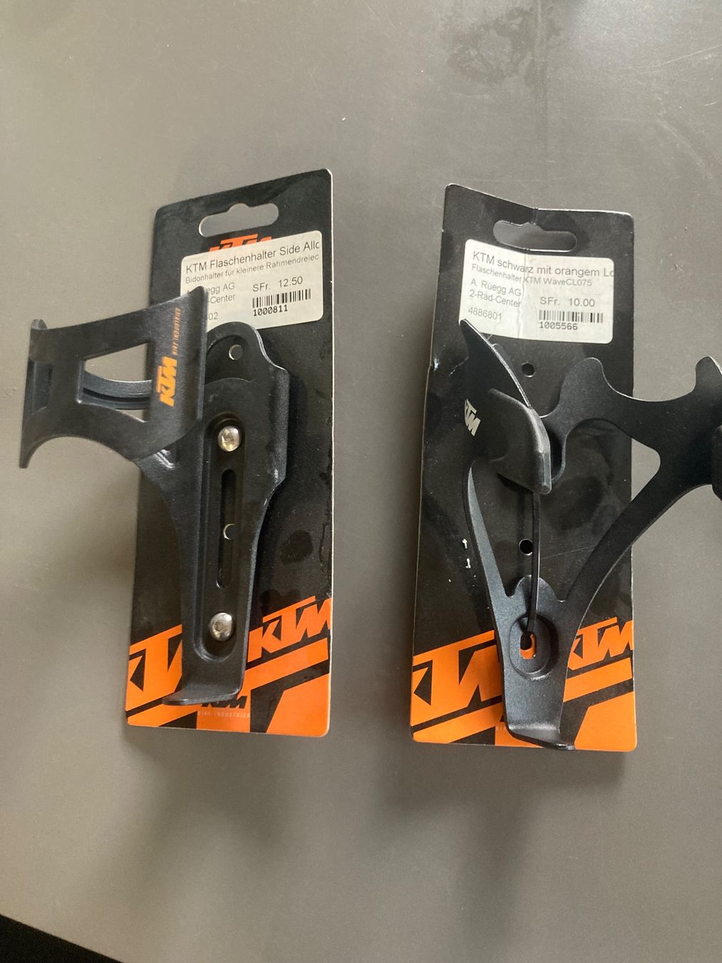 KTM Ersatzteile: 3 KTM Flaschenhalter(Nr.187) – Neu und originalverpackt aus Winterthur von Veloteileauktion 2