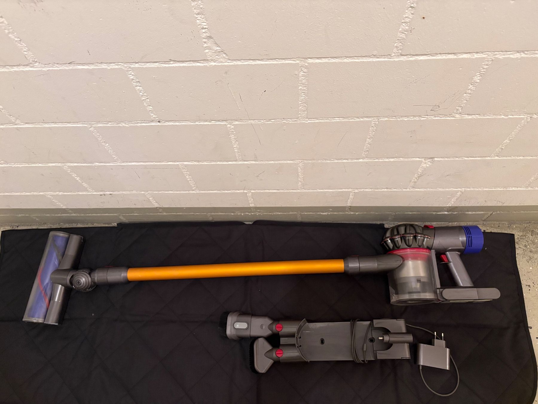 Dyson Aspirapolveri & Accessori: Dyson V8 absolut Handstaubsauger mit Zubehör – Usato da Lausen venduto da sen_jm7c 1