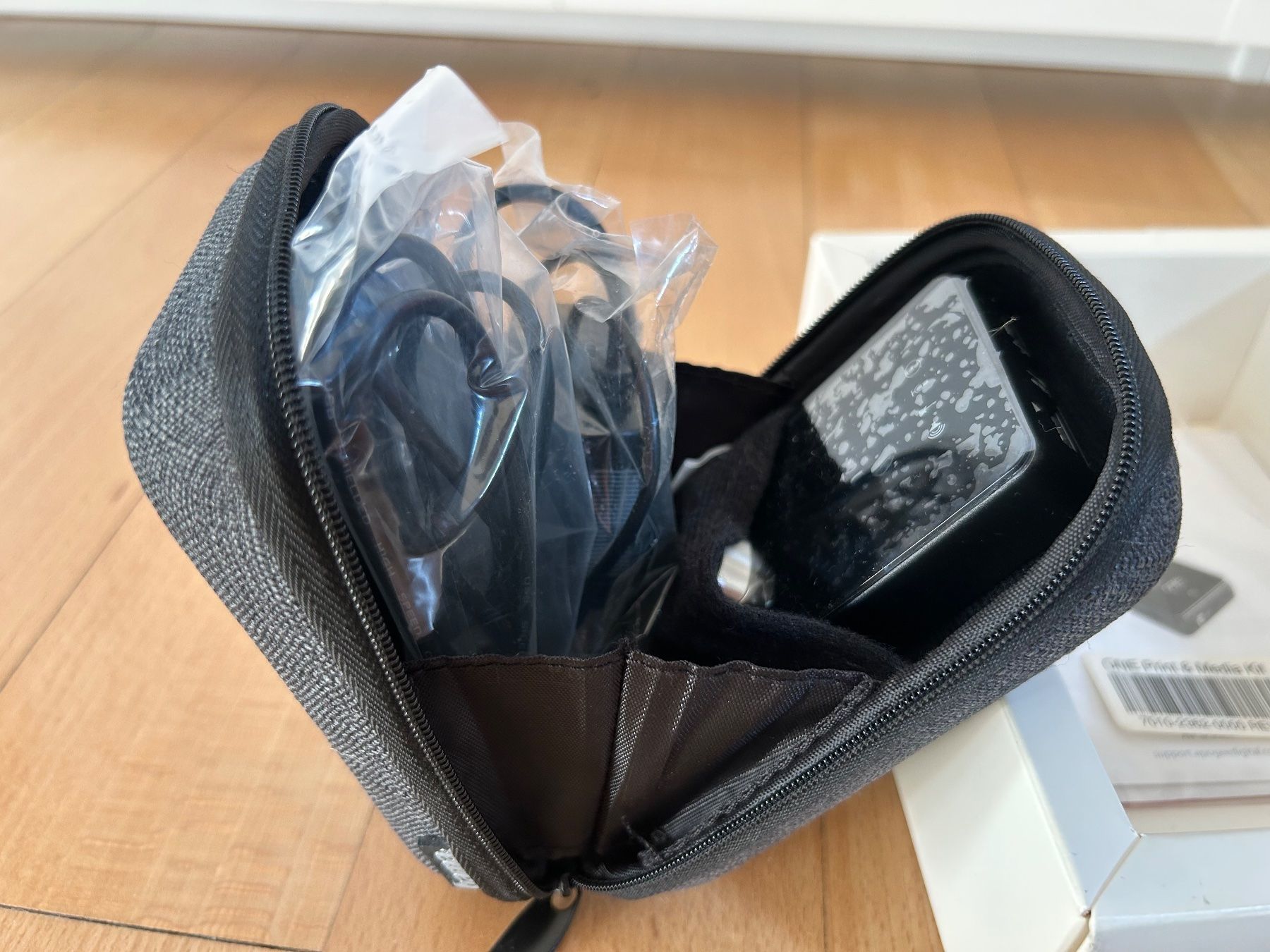 Apogee Attrezzatura per studi di registrazione: Apogee One Interface inkl. Halterung + Hama Case + Zubehör – Nuovo (secondo la descrizione) da Basel venduto da Betav8 8