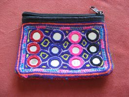 Portemonnaie oder Etui aus Indien mit kleinen Spiegeln
