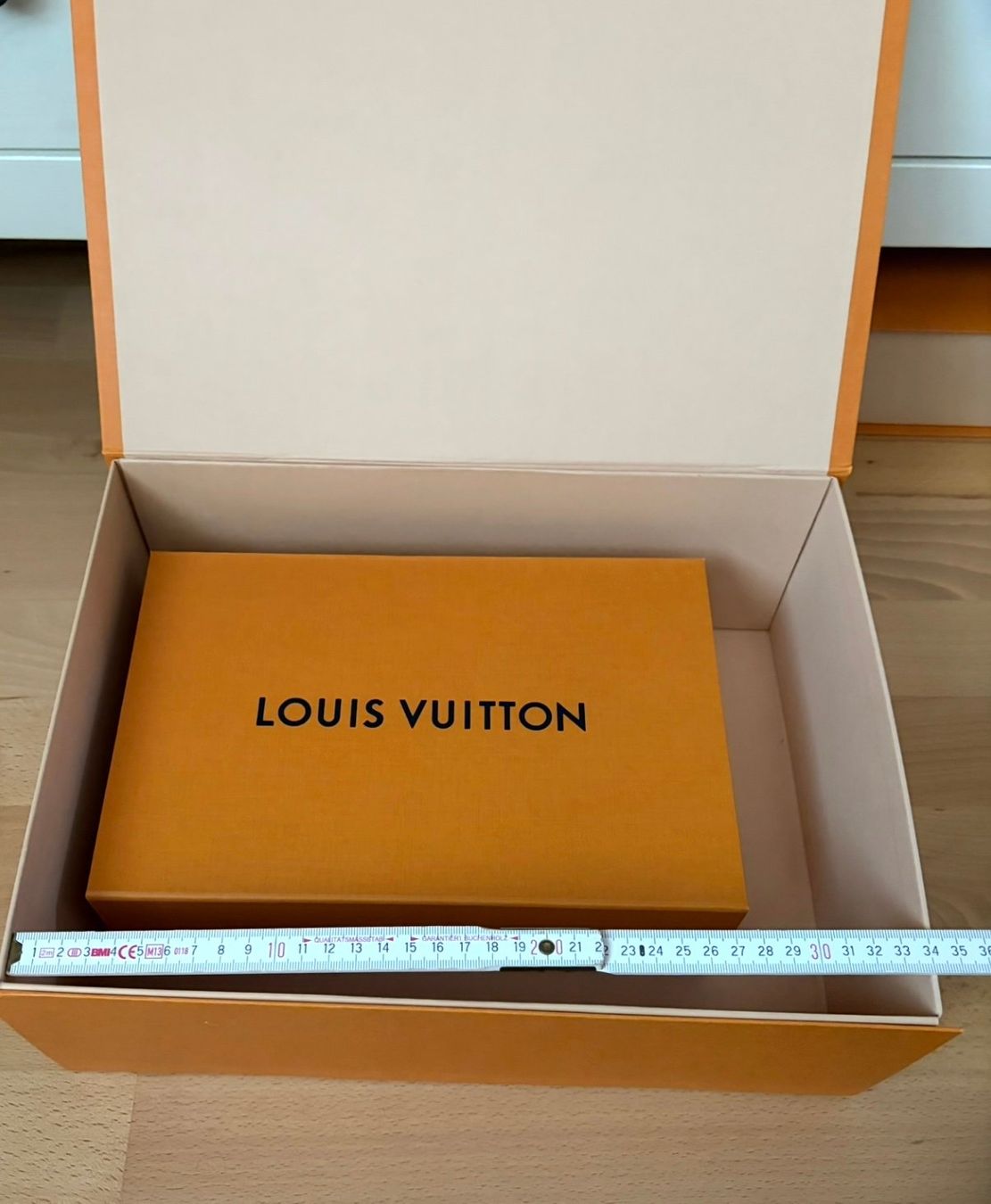 Louis Vuitton Borse: 2 LOUIS VUITTON Schachteln und 3 Papiertaschen – Nuovo (secondo la descrizione) da Etoy venduto da Diadefin 1