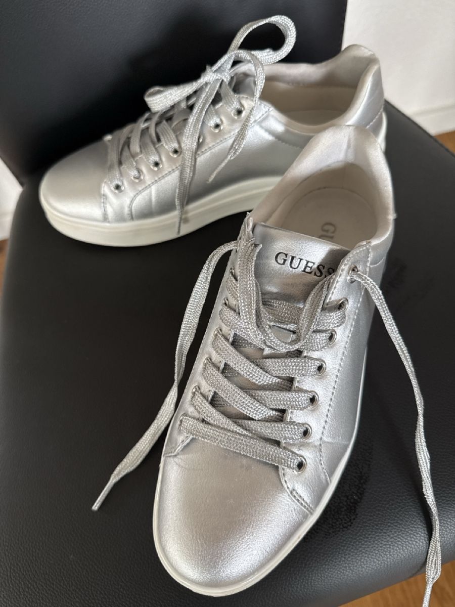 Guess Scarpe da donna: Guess Damen Sneaker Silber   – Nuovo (secondo la descrizione) da Selzach venduto da Adatte02 3
