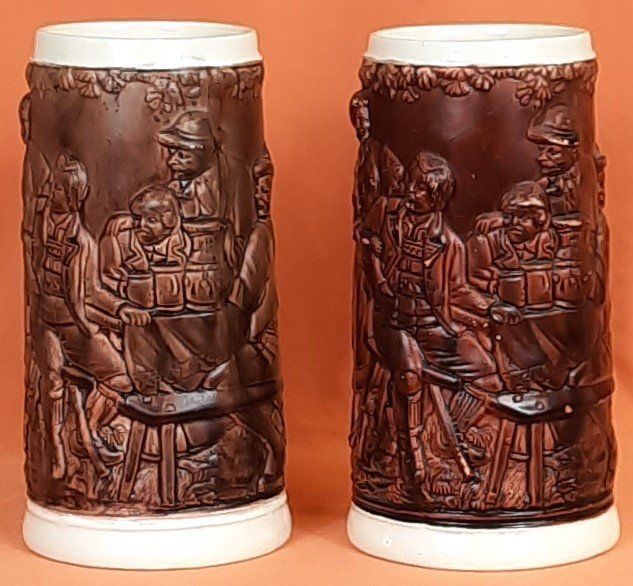 Bicchieri: Alte Bierkrüge Mit Geschnitzter Festfigu – Nuovo (secondo la descrizione) da Seuzach venduto da VT-Collections2