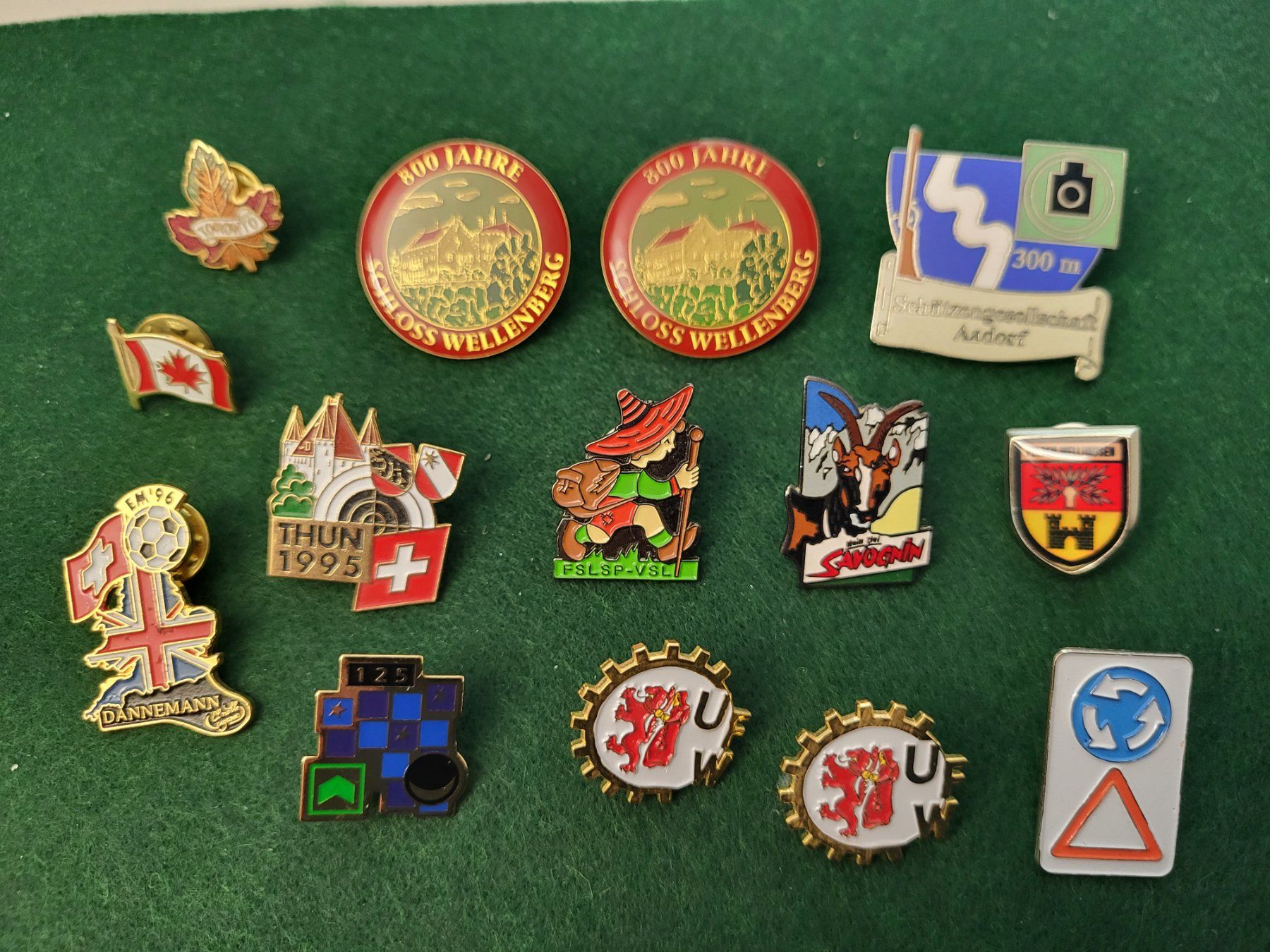Placchette & Badge: 14 verschiedene Pins – Nuovo (secondo la descrizione) da Hüttlingen venduto da darkir