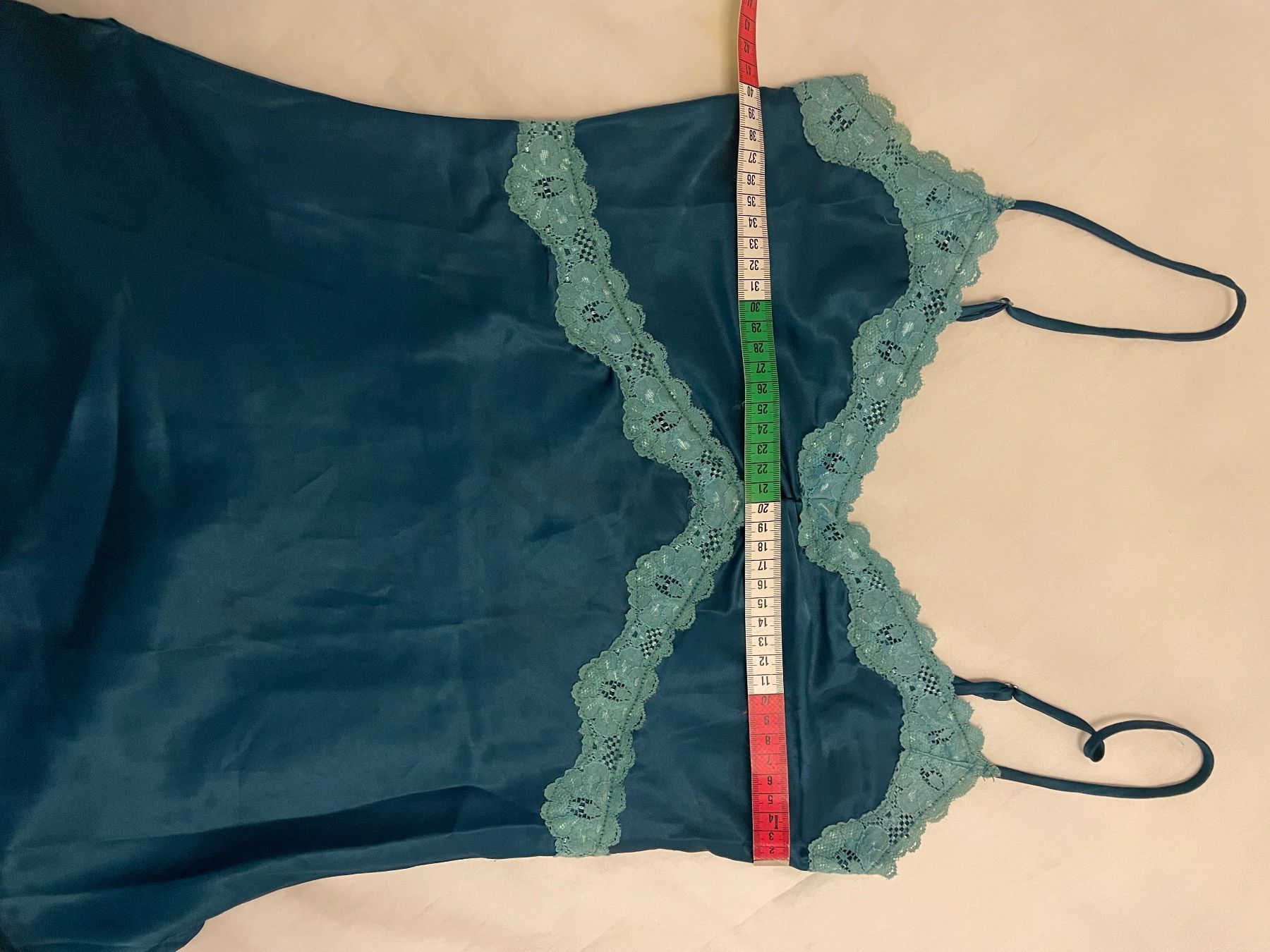 Top: Ruby Sky Emerald Green Silk Top with Lace Trim, Size M/L – Usato da sonvico venduto da Ptequila 5