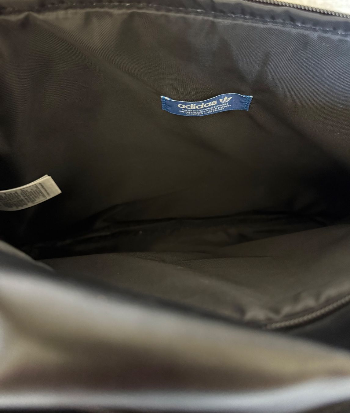 Adidas Taschen: Schultertasche, Adidas, schwarz-weiss – Gebraucht aus Wohlen AG von thr_t5x8 3