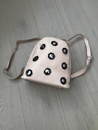 Pink Backpack Prüne