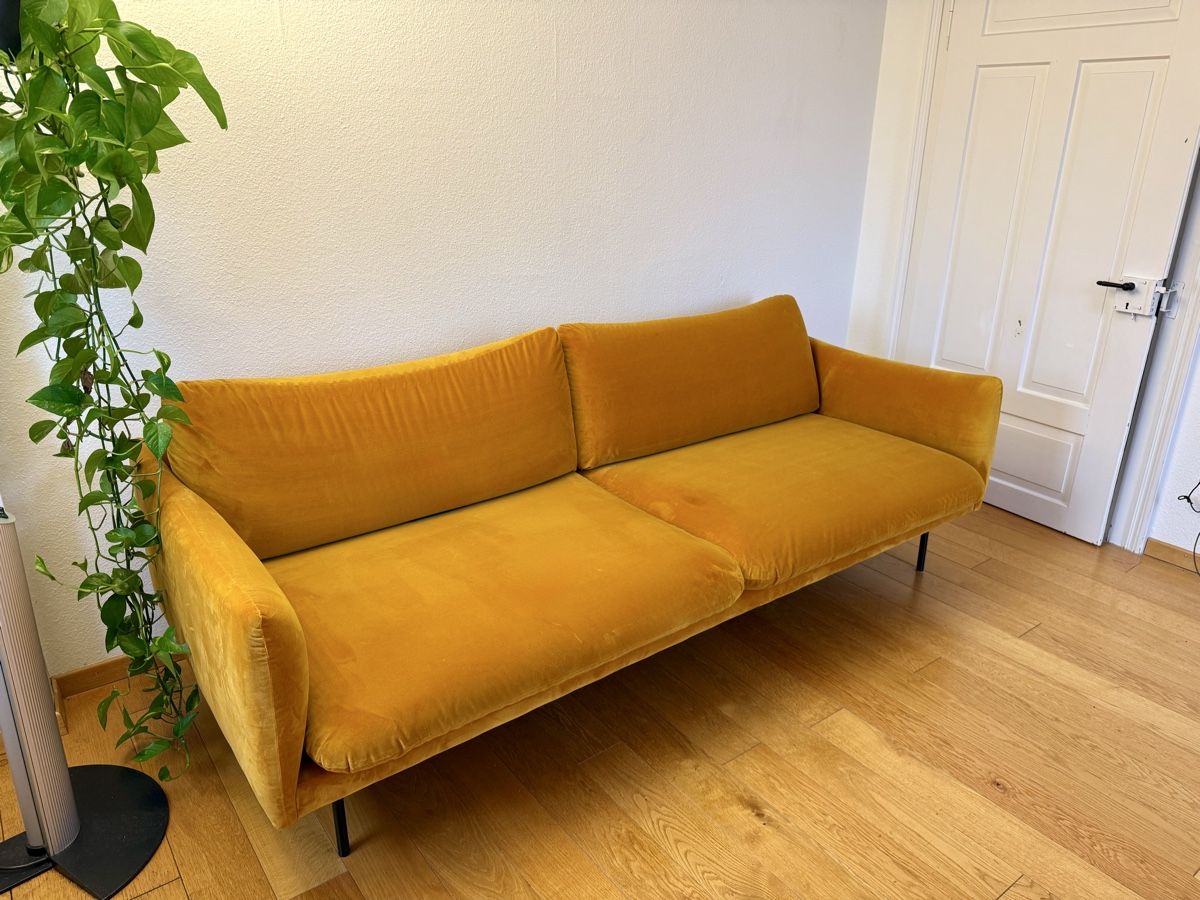 Sofas: Gelbes Designer Samt-Sofa – Gebraucht aus Zürich von sarah_a6 2