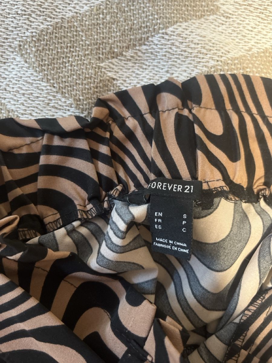 Pantaloni: Short noir et marron FOREVER 21 – Usato da Le Locle venduto da Mayd_h 3