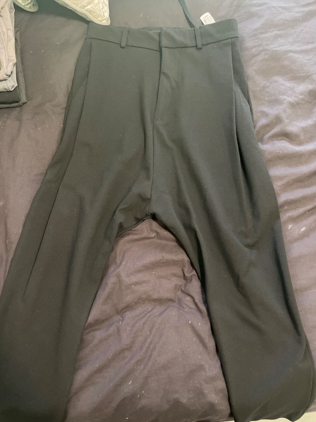 Zara Pantaloni: Pantalone nero cavallo basso zara – Nuovo (secondo la descrizione) da Riva San Vitale venduto da dan_5r87