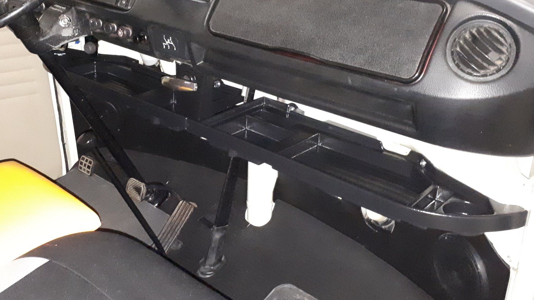 Volkswagen Toutes les pièces auto: Tablette sous tableau de bord pour vw bus T2 – Neuf (Voir description) à Saxon par pva_fww7 4