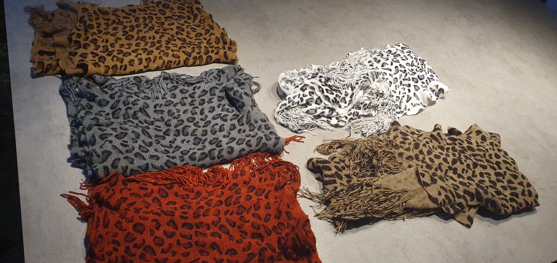 Foulard & Sciarpe: Schal 5 Stück – Usato da Freienstein venduto da Widder11