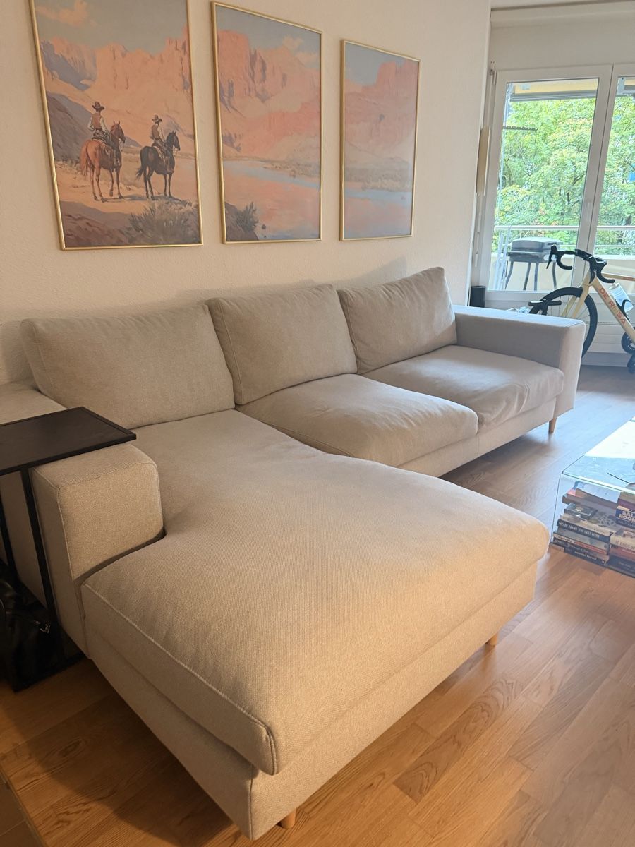 Sofas: Ecksofa hellgrau mit Récamiere gebrauchter Zustand – D'occasion à Zürich par ssereina
