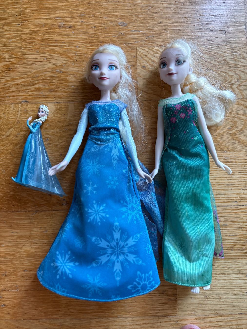 Disney Giocattoli: Eiskönigin Elsa Puppen 3er Set – Usato da Zürich venduto da Fabienne059