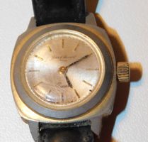 Rausverkauf - Schmuck alte Armbanduhr Paris für Bastler