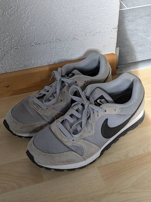 Nike Chaussures hommes: Sneaker Nike grau Gr. 42 – D'occasion à St. Gallen par maloney76