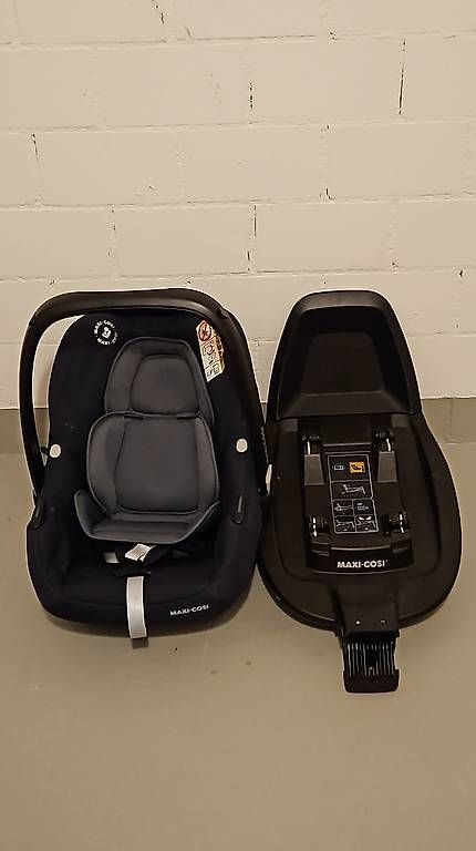 Seggiolini per auto: Set Maxicosi inkl. Basisstation – Usato da Ossingen venduto da Wilaueis