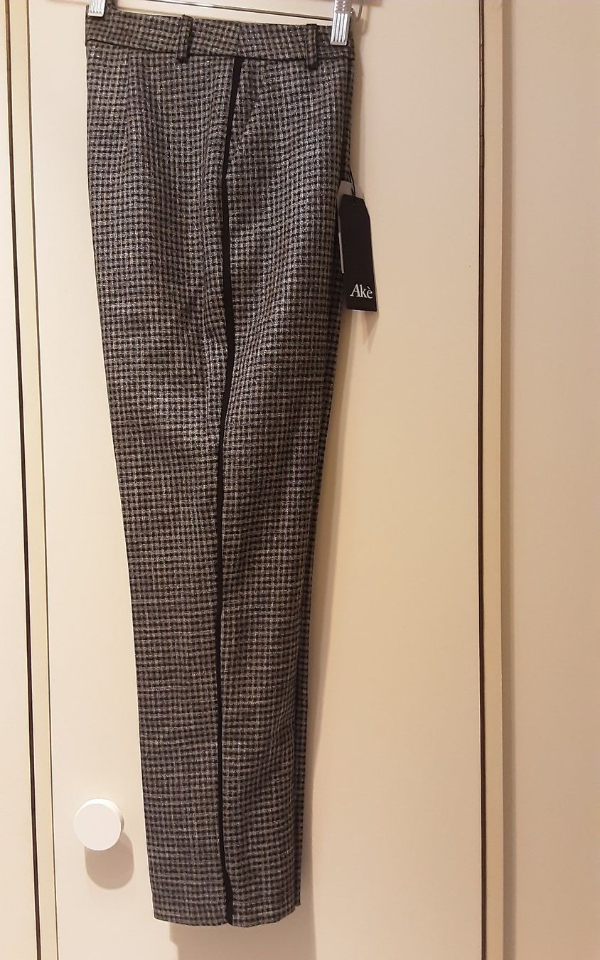 Pantaloni: Pantalon neuf, S, gris et noir – Nuovo e nell'imballaggio originale da Neuchâtel venduto da Virgule50 1